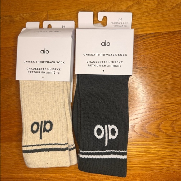 Alo Yoga Throwback Crew Socks Bundle Size M Charcoal Oatmeal Unisex NWT